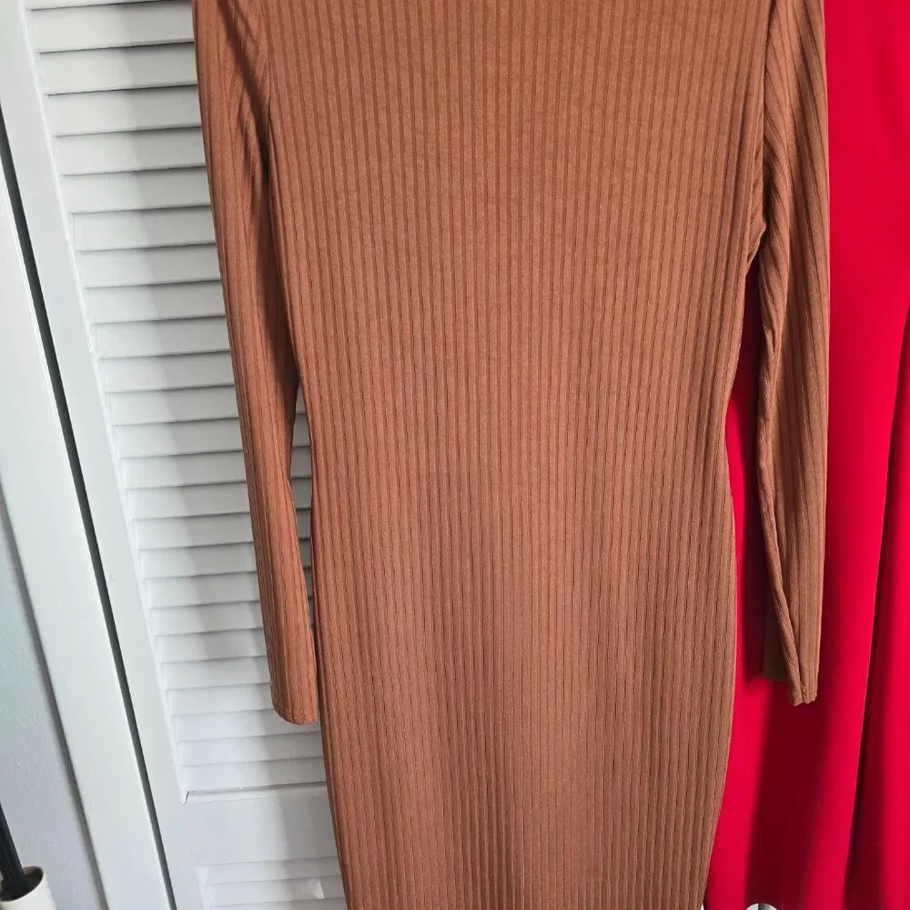 NWT Boohoo Basics Ribbed High Neck Long Sleeved Midi Dress - Picture 5 of 5